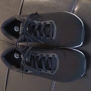Men's 9.5 Topo athletic shoes